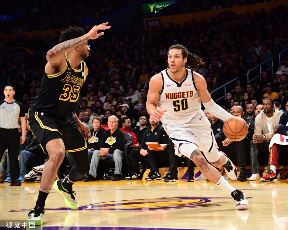 拉森在场上 拉森在场上